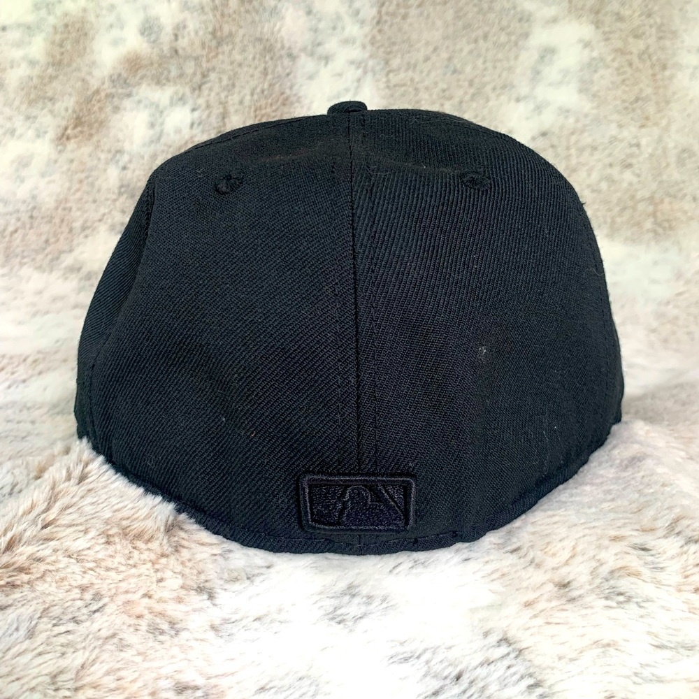 Boston Red Sox Cap New Era 59FIFTY 7 1/8 Hat Fitted MLB Black on Black - Picture 3 of 6